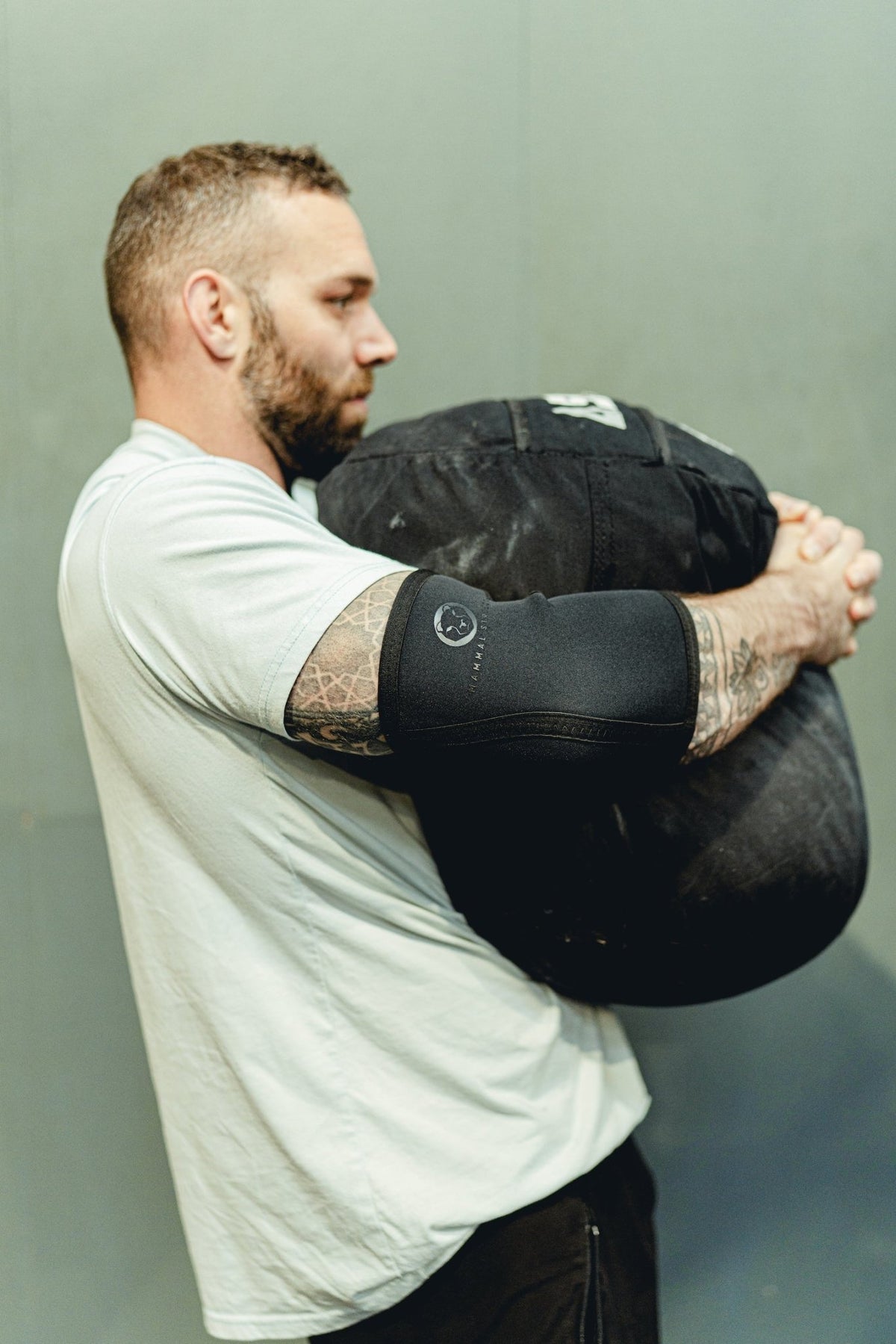 V2 5mm neoprene elbow sleeves for compression support during weightlifting – Mammal Strength